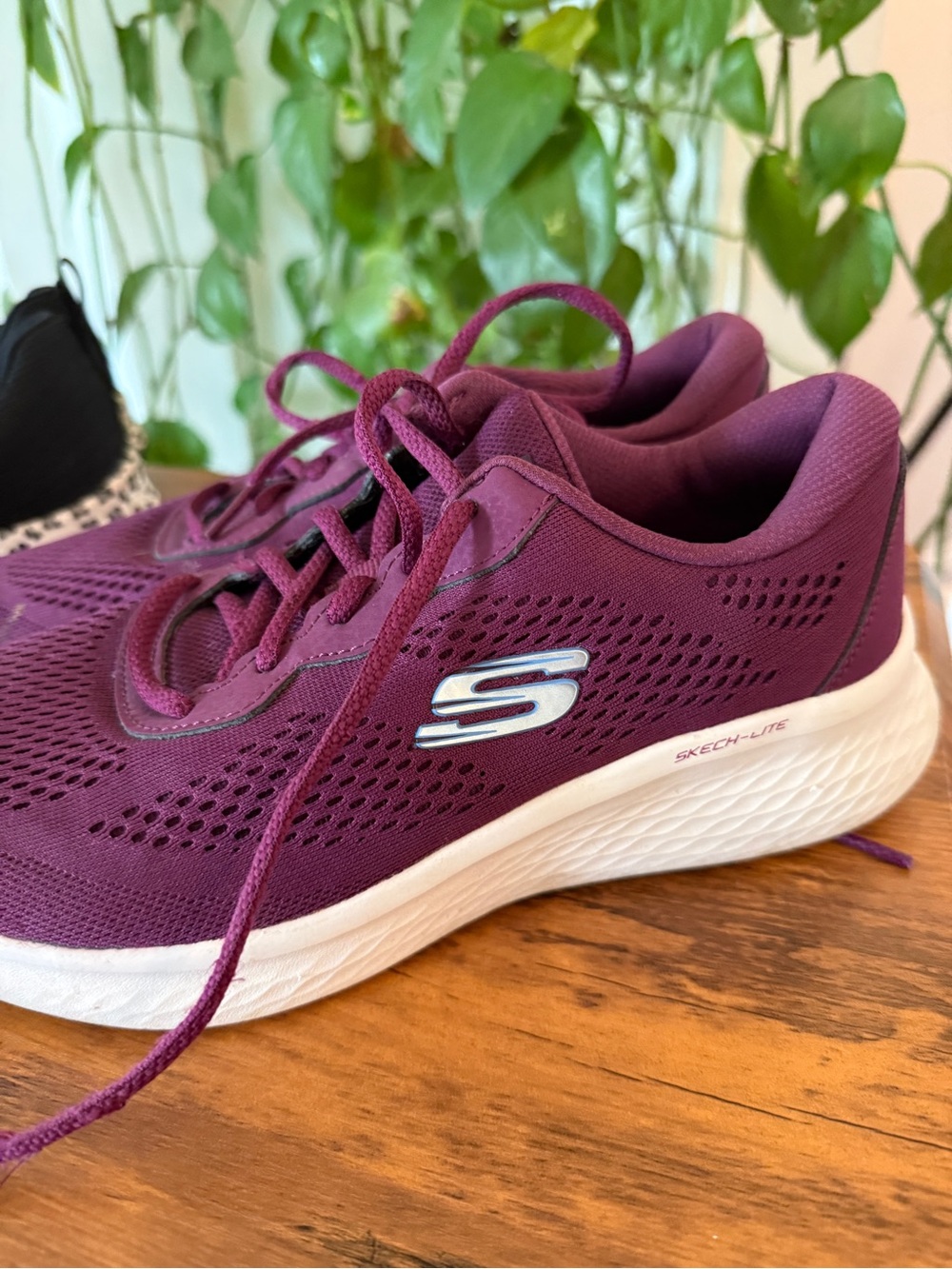 Skechers Lightweight Women's Athletic Sneakers - Plum & Black cheetah size 7.5 - Picture 2 of 11
